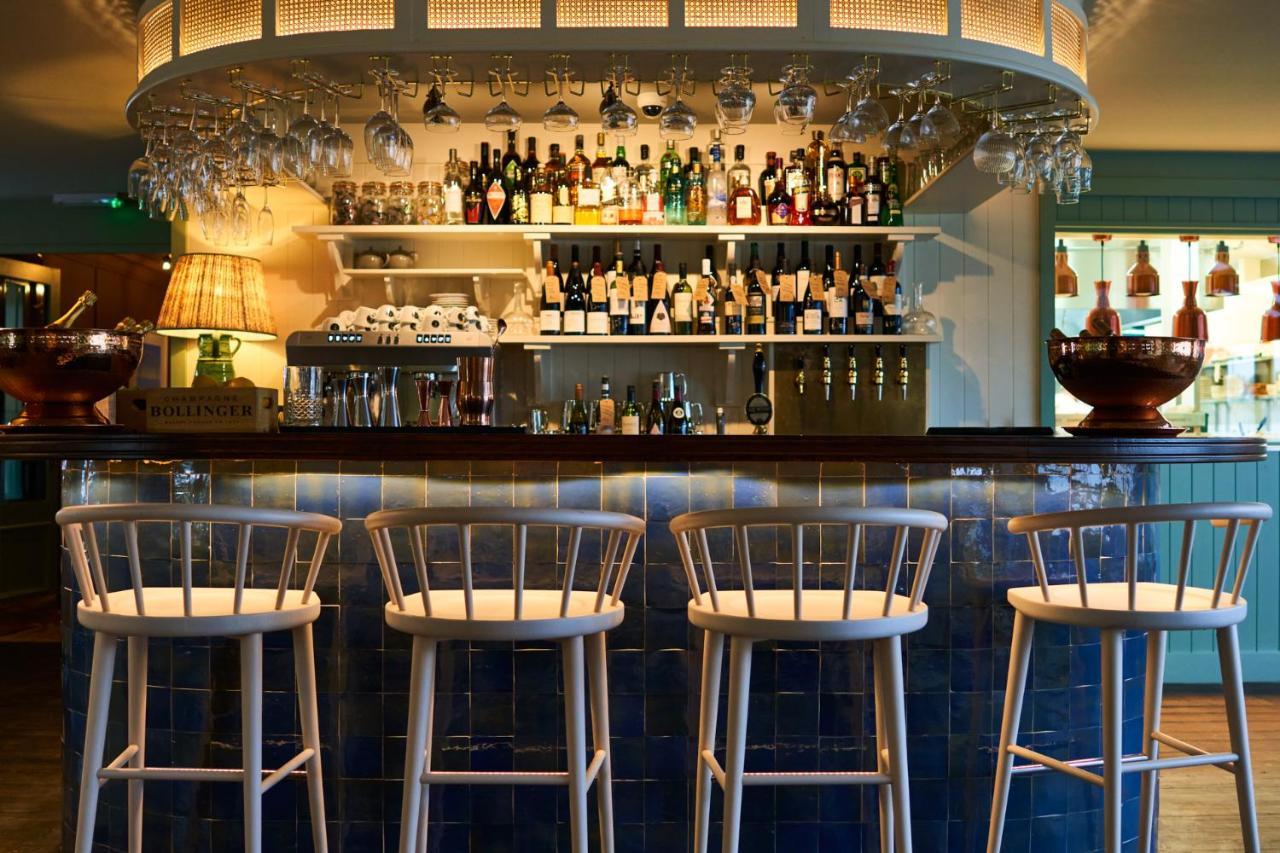 The Mitre, Hampton Court Hotel Kingston upon Thames  Luaran gambar The bar at the River Café