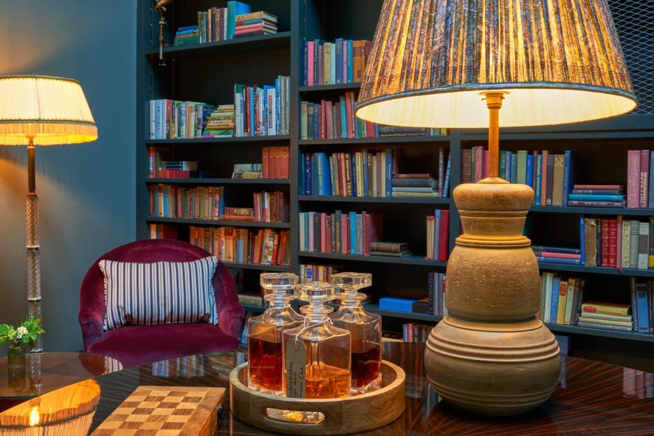 The Mitre, Hampton Court Hotel Kingston upon Thames  Luaran gambar Library at the Hotel