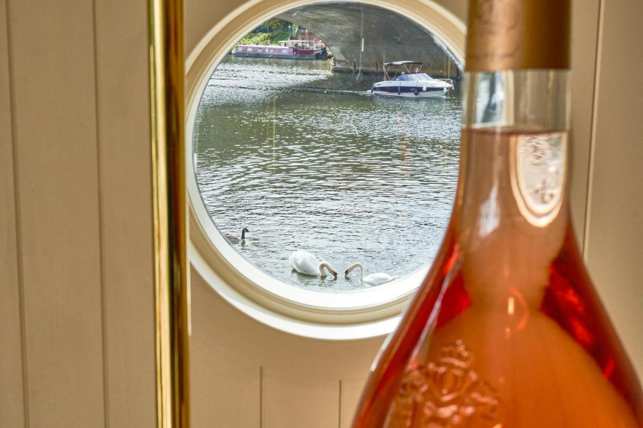 The Mitre, Hampton Court Hotel Kingston upon Thames  Luaran gambar A view of the River Thames from the window of a bedroom at The Swan