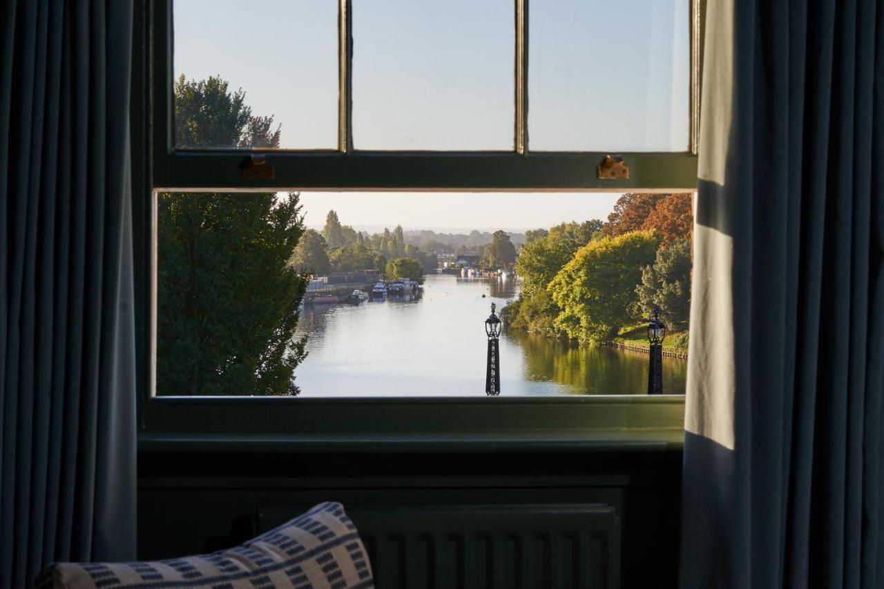 The Mitre, Hampton Court Hotel Kingston upon Thames  Luaran gambar View of the River Thames from the window of a room at the hotel