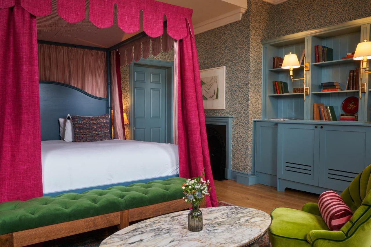 The Mitre, Hampton Court Hotel Kingston upon Thames  Luaran gambar A bedroom at The Mitre