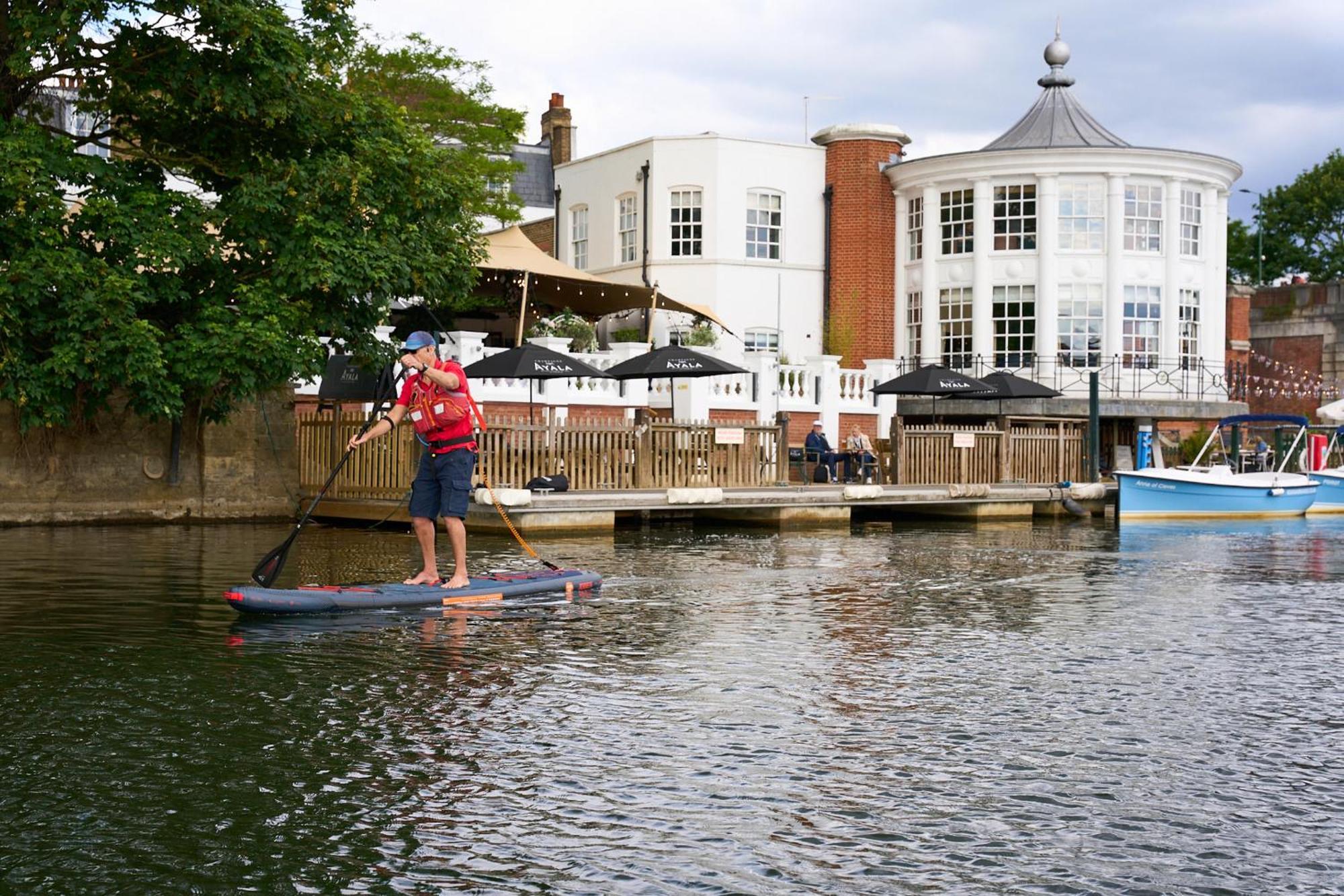 The Mitre, Hampton Court Hotel Kingston upon Thames  Luaran gambar Stand Up Paddle Boarding on the River Wey