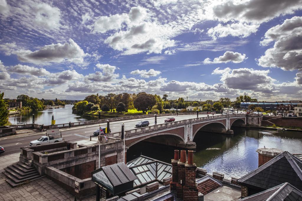 The Mitre, Hampton Court Hotel Kingston upon Thames  Luaran gambar The River Thames at Marlow